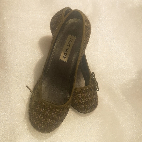 Greenish Tweed Pump by Steve Madden Size 7 - Picture 8 of 13